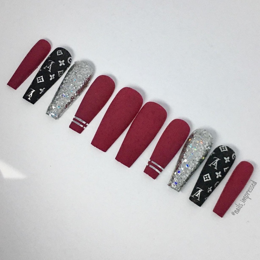 Press on nails